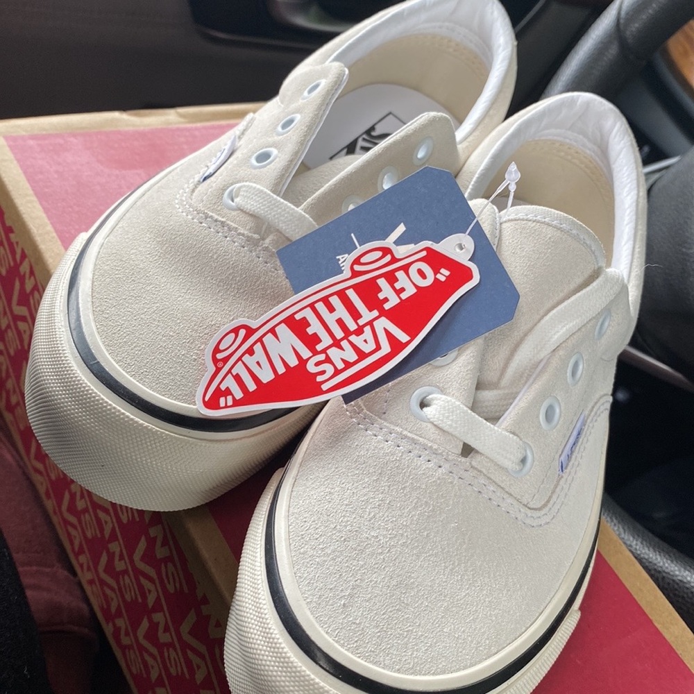 Anaheim factory era 95 dx RARE
Woman’s 7
Men’s 5.5
Unisex